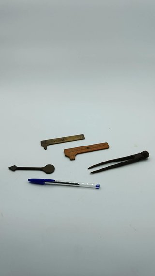 Herramientas antiguas de metal y madera