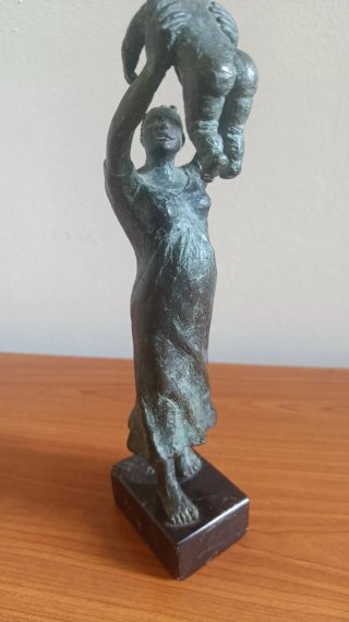 Figura de Bronce Maternidad