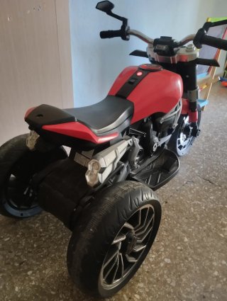 Moto a batería infantil roja