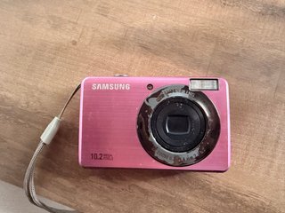 Cámara Samsung Rosa 10.2 MP.