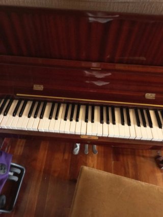 Piano Vertical de Madera