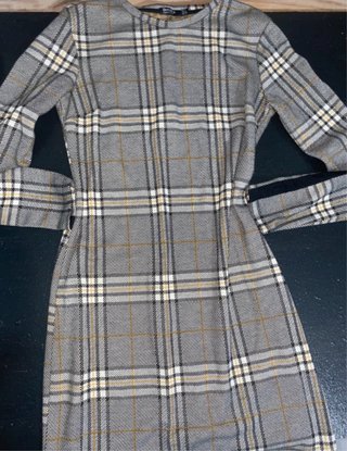 Vestido Bershka cuadros gris y mostaza