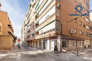 Local comercial en venta en San Francisco Javier en Granada