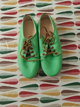 Zapatos verdes con cordones