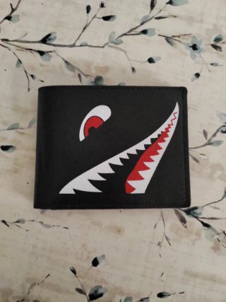 Cartera Negra con Diseño de Tiburón