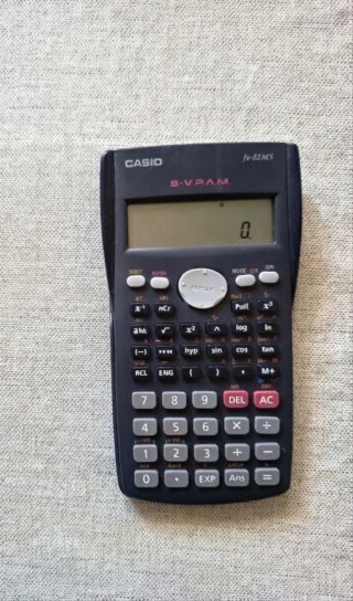 Calculadora Científica Casio fx-82MS
