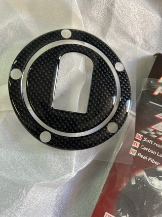 Protezione tappo serbatoio moto effetto carbonio