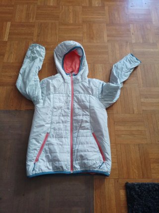 Abrigo acolchado con capucha talla 10 años.