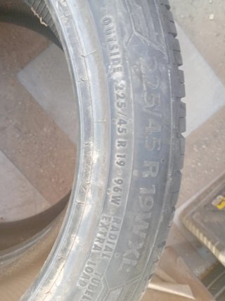 Neumátics 225/45 R19 96W XL