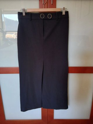 Falda negra midi tubo