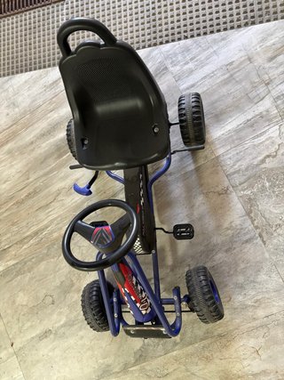 Coche de pedales infantil