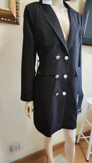Abito blazer nero con bottoni dorati