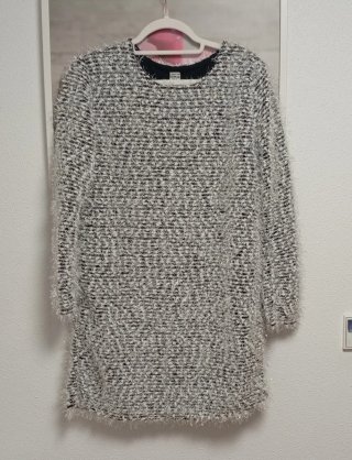 Vestido gris y blanco