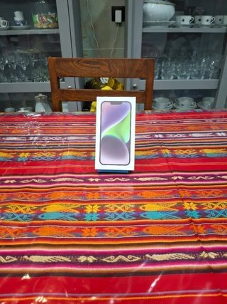 Scatola iPhone 14 viola