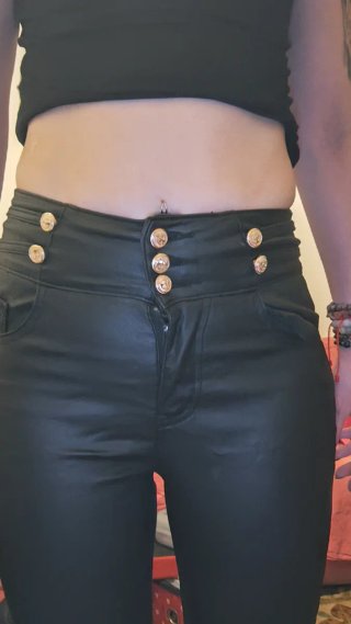 Pantalones de cuero sintetico
