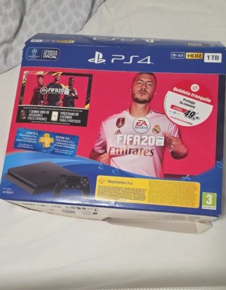 PS4 Slim 1TB + Mando Camuflaje + GTA V y 4 juegos
