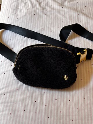 Bolso riñonera lululemon negro original