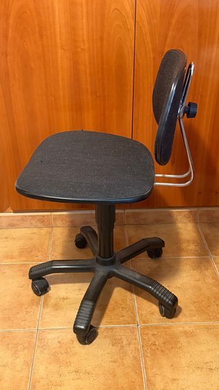 Silla de oficina negra