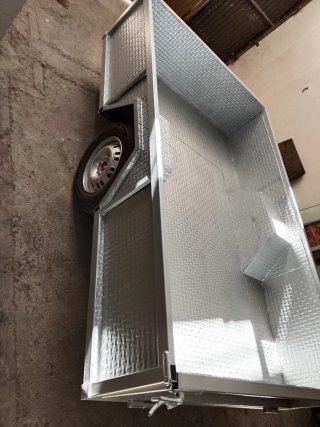 Remolque de coche metálico