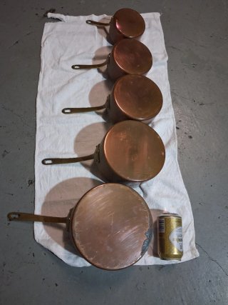 Juego antiguo de 5 cazos de cobre