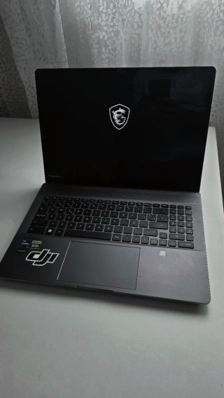 Portátil MSI Creator Z16HX Studio