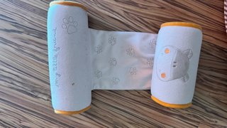 Cojín Infantil con Estampado de Huellas