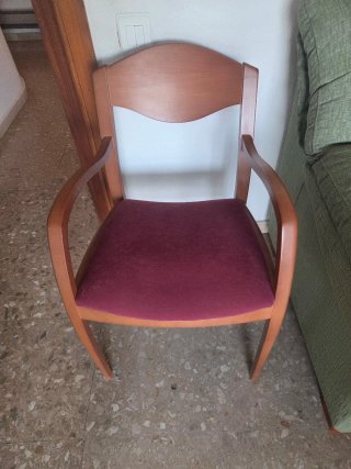 4 Sillas de madera