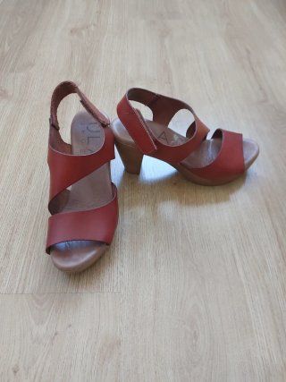 Sandalias de Piel Marrón Ula Shoes T.38