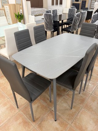 mesa de comedor efecto marmol + 6 sillas grises