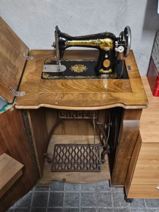Máquina de coser Singer antigua