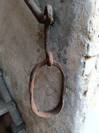 Gancio in ferro antico