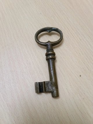 Llave antigua de bronce