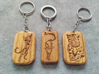 Portachiavi in legno di rovere con gatti, 3 x 9€