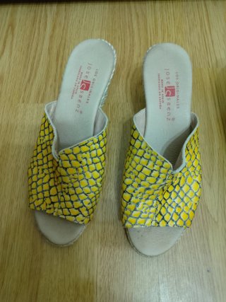 Sandalias José Saenz Amarillas