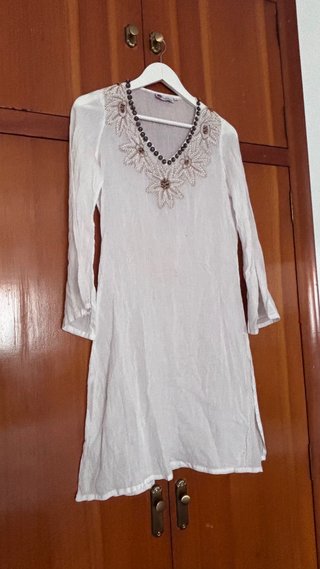 Vestido playero blanco bordado