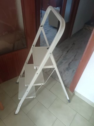 Escalera Plegable de 3 Peldaños Blanca