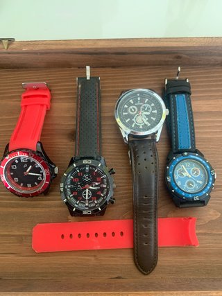 Lotto 4 Orologi per Ricambi tutto insieme