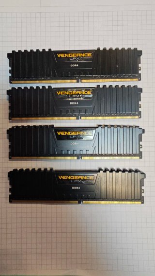 URGE VENTA! 4x8GB RAM Corsair Vengeance LPX