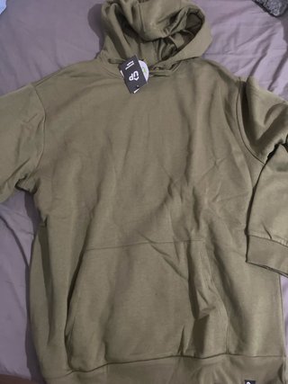 sudadera verde, oscuro, básica con etiquetas