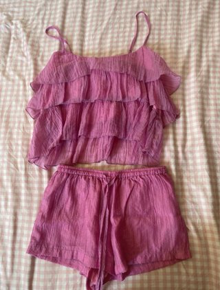 Conjunto top volantes y shorts rosa