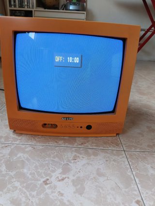 Televisión Sanyo vintage Naranja