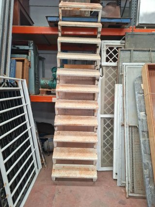 Escalera Metálica de Mano 70x285