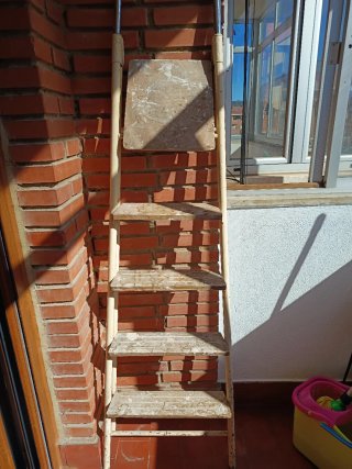 Escalera de mano metálica
