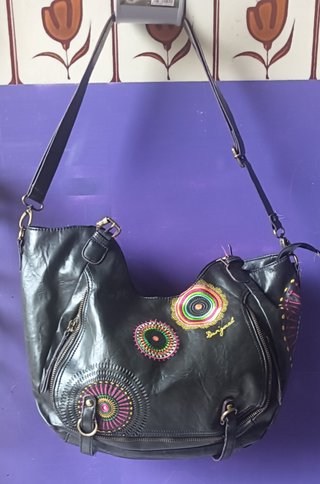 Bolso Desigual Negro con Bordados