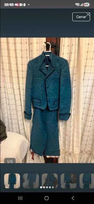 Traje de fallero color azul turquesa
