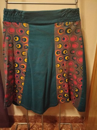 Falda chica multicolor y verde