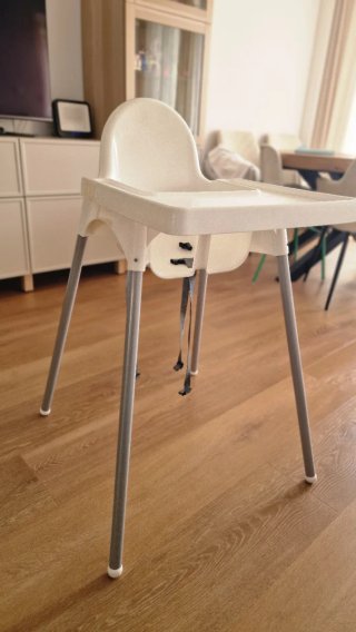 Trona IKEA con bandeja