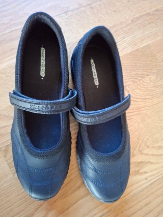 Bailarinas Manoletinas Skechers Velocity Pouty.