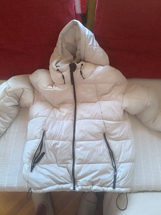Abrigo New Yorker blanco con capucha
