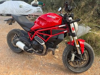 Ducati Monster Roja